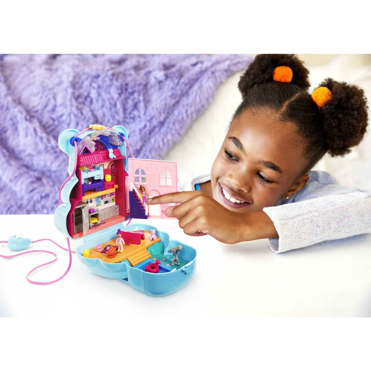 Polly Pocket Teddy Bear Purse Playset HGC39 – Mattel Compact with 2 Micro Dolls & 16 Accessories Ideal Sleep-Over Gift