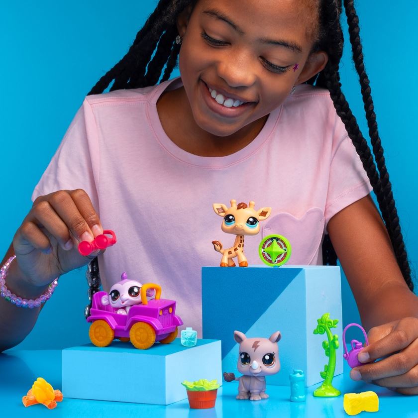 Safari Play Pack 00524 Littlest Pet Shop Set with 3 Animals & Safari Accessories | Collectible LPS Figures